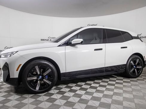 Used 2024 BMW iX xDrive50 w/ Sport Package AWD/4WD image 9