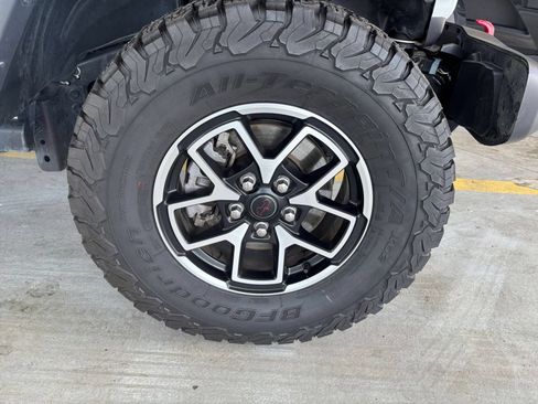 Used 2025 Jeep Wrangler Unlimited Rubicon AWD/4WD image 29