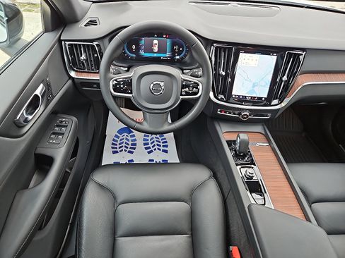 Used 2023 Volvo S60 B5 Plus w/ Climate Package image 11