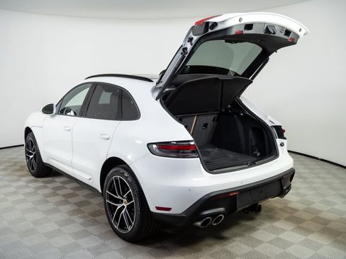 Certified 2024 Porsche Macan AWD/4WD image 33