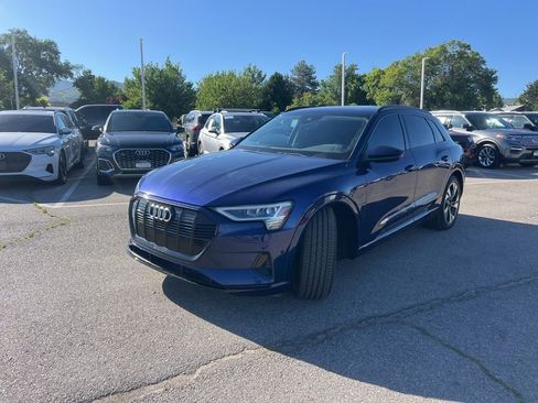 Used 2021 Audi e-tron Premium w/ Convenience Plus Package AWD/4WD image 16