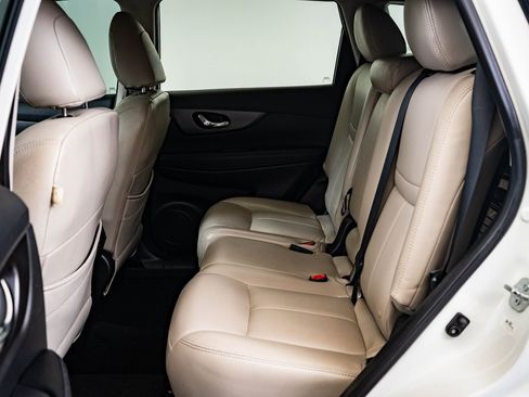 Used 2016 Nissan Rogue SV w/ SV Premium Package image 33