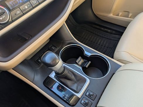 Used 2015 Toyota Highlander XLE image 24