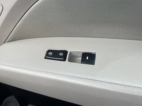 Used 2017 Hyundai Elantra SE FWD image 28