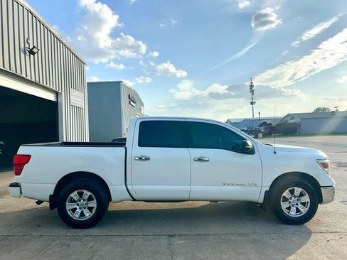 Used 2019 Nissan Titan SV w/ SV Convenience Package RWD image 7