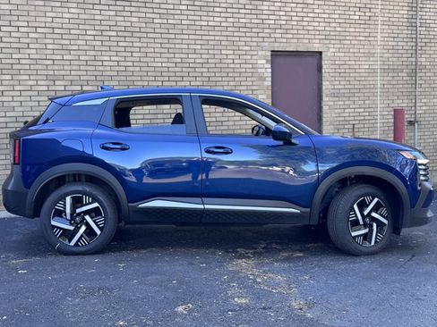 New 2025 Nissan Kicks SV w/ Charging Package image 6