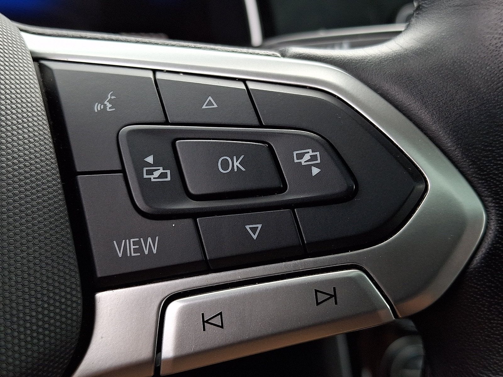 Used 2024 Volkswagen Jetta SE FWD image 22
