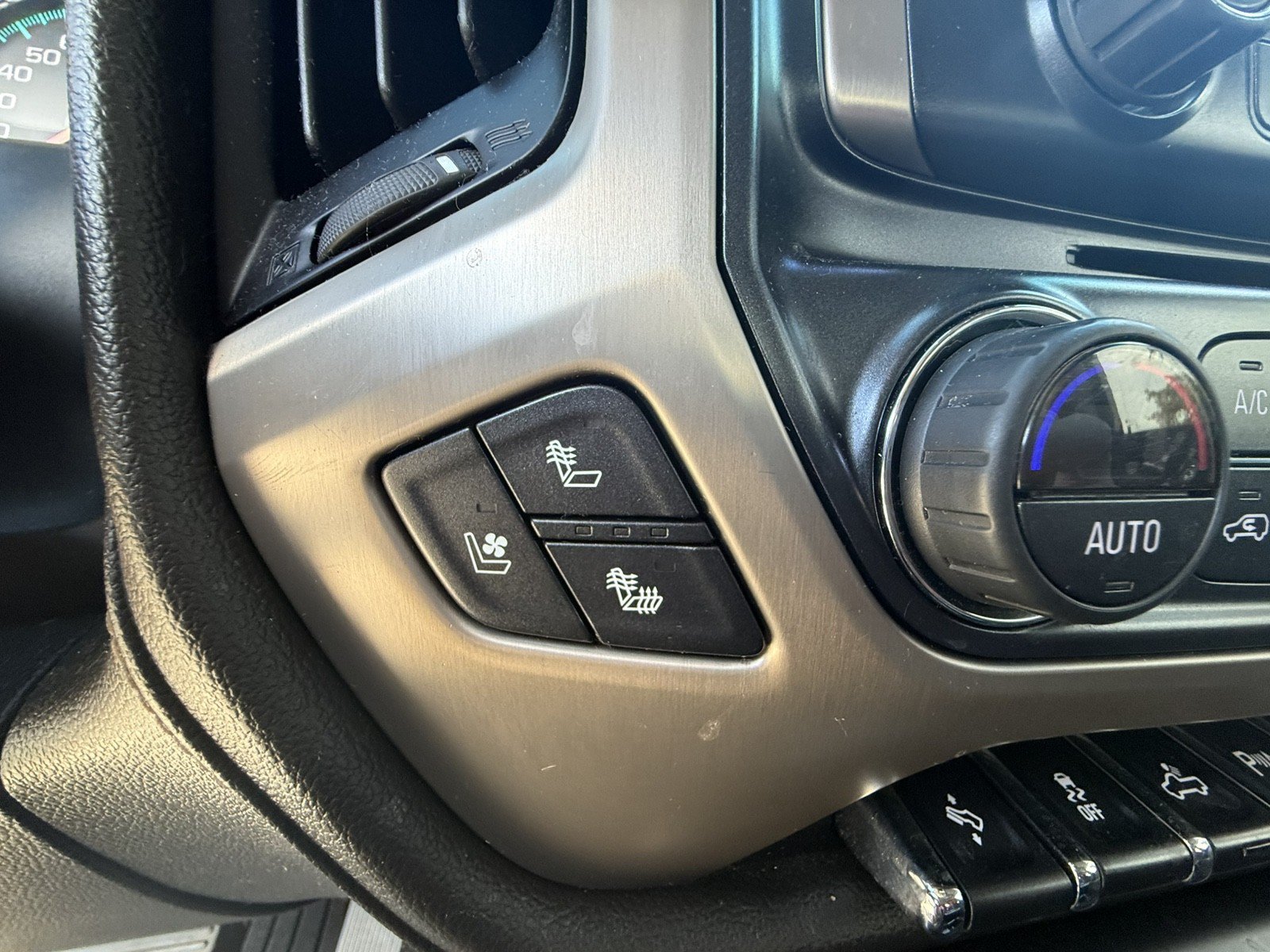 Used 2018 GMC Sierra 2500 Denali w/ Duramax Plus Package AWD/4WD image 14