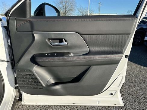 New 2026 Nissan Kicks SR image 8