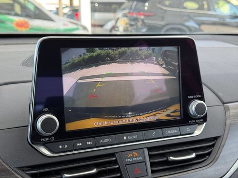 Used 2025 Nissan Altima 2.5 SV FWD image 24