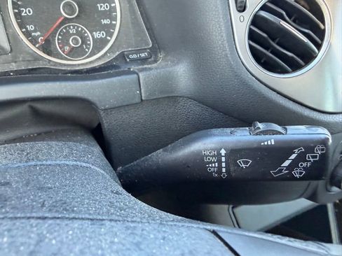 Used 2011 Volkswagen Tiguan S image 14