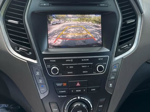Used 2017 Hyundai Santa Fe SE FWD image 23