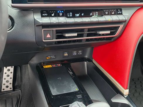 Used 2025 Toyota Camry Hybrid AWD/4WD image 23