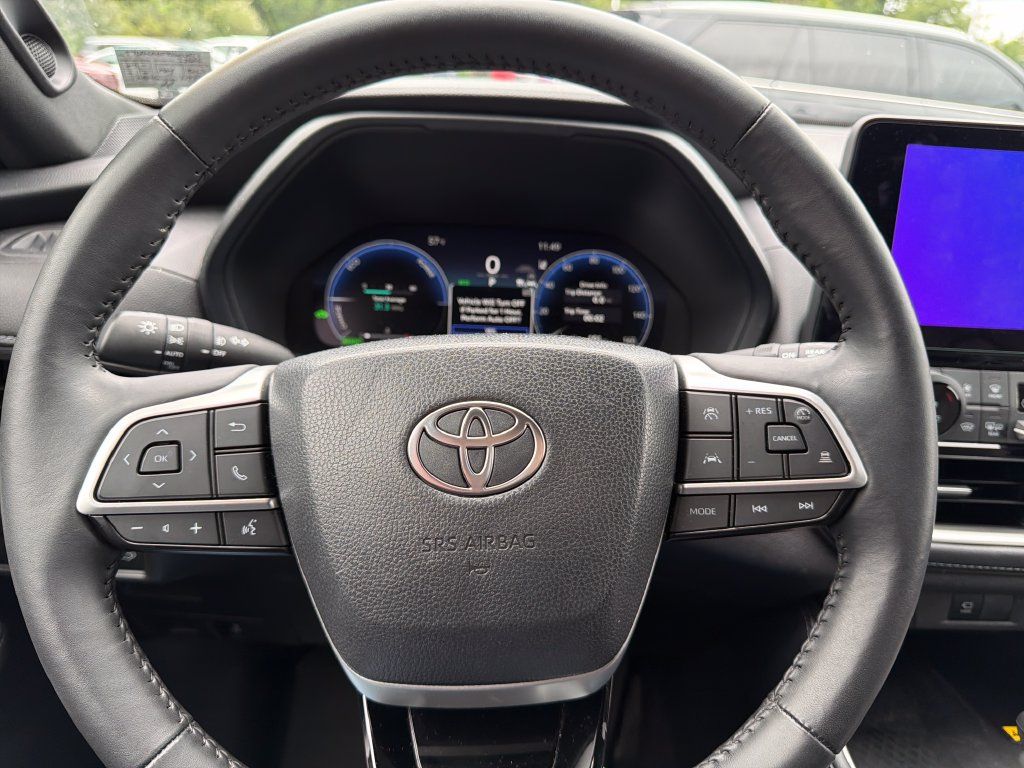 Used 2025 Toyota Grand Highlander AWD Hybrid image 12