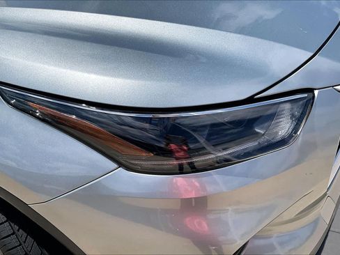 Used 2021 Toyota Highlander XLE FWD image 28