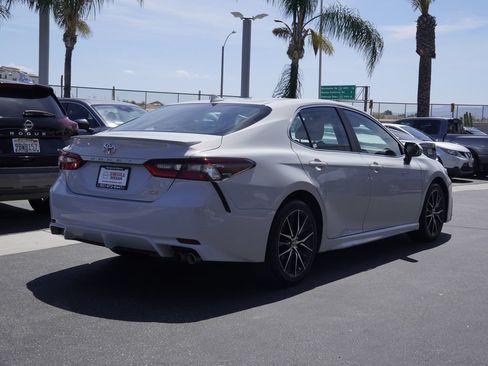 Used 2024 Toyota Camry SE FWD image 4