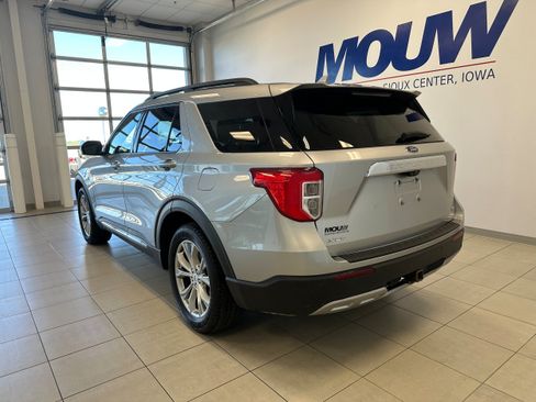 Used 2020 Ford Explorer XLT w/ Equipment Group 202A AWD/4WD image 6