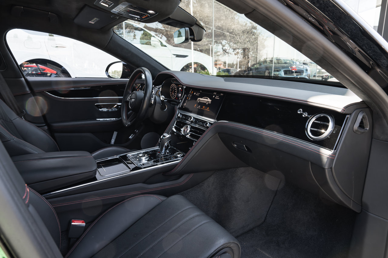 Used 2024 Bentley Flying Spur V8 AWD/4WD image 48