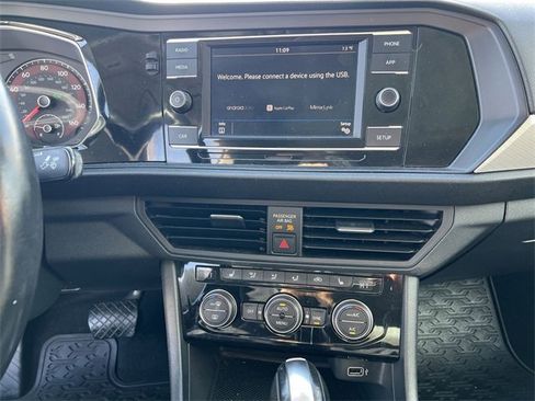Used 2019 Volkswagen Jetta SE image 21