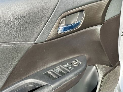 Used 2017 Honda Accord Sport image 17