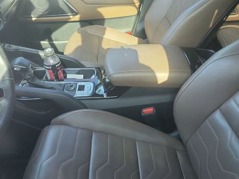 Used 2022 Kia Telluride SX w/ SX Prestige Package image 3