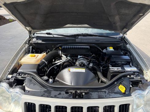 Used 2010 Jeep Grand Cherokee Laredo AWD/4WD image 18