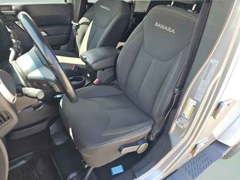 Used 2018 Jeep Wrangler Unlimited Sahara AWD/4WD image 6