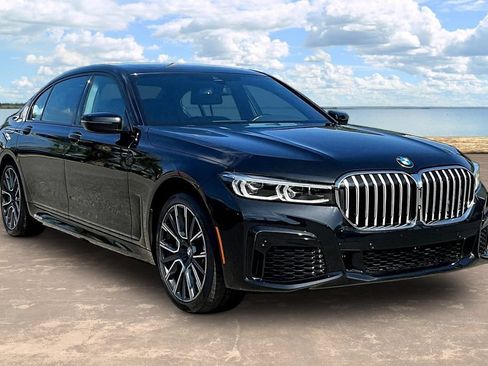Used 2020 BMW 740i w/ M Sport Package RWD image 3