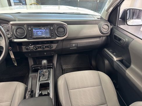 Certified 2017 Toyota Tacoma SR5 image 46
