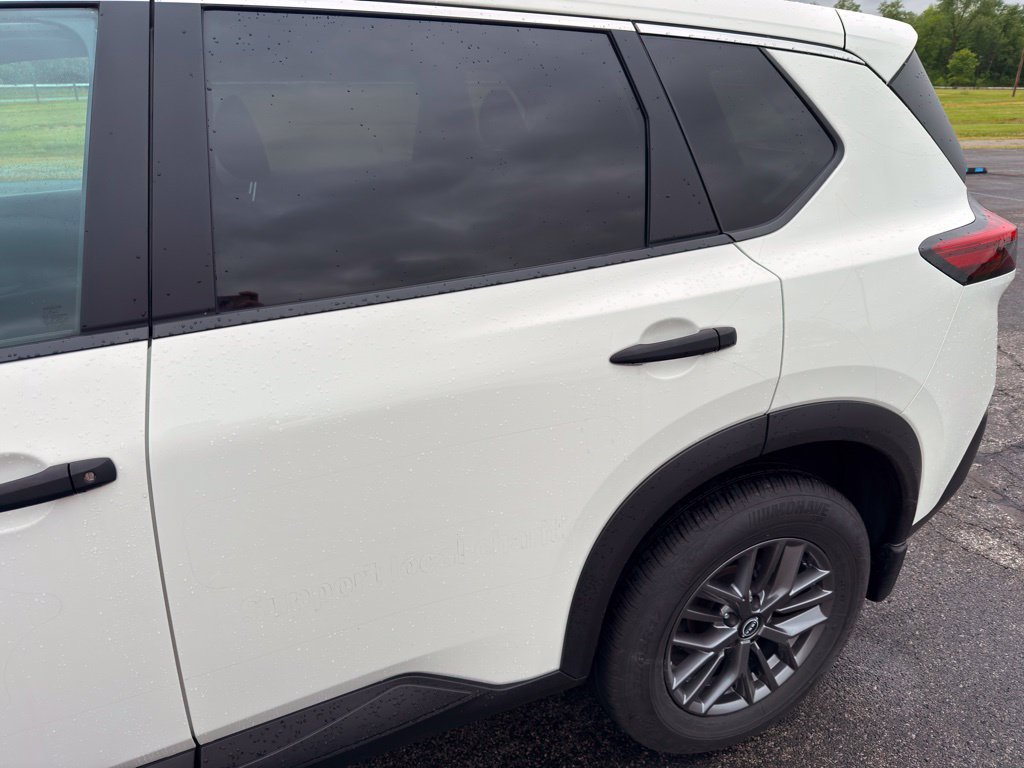 Used 2023 Nissan Rogue S AWD/4WD image 14