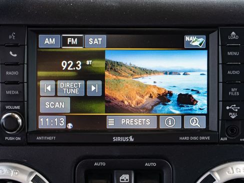 Used 2016 Jeep Wrangler Unlimited Rubicon w/ Connectivity Group AWD/4WD image 14