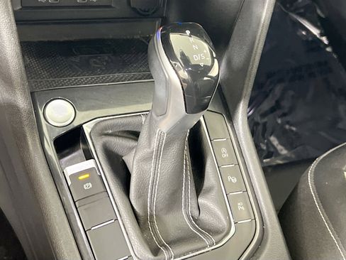 Used 2022 Volkswagen Tiguan SEL R-Line image 17