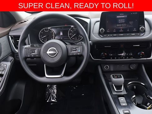 Used 2022 Nissan Rogue SV FWD image 14