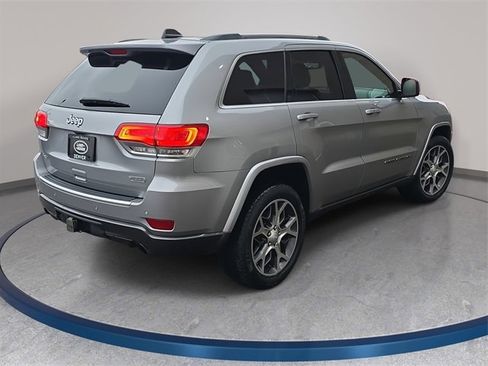Used 2018 Jeep Grand Cherokee Limited image 6