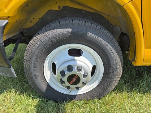 Used 2021 GMC Savana 3500 Extended w/ Power Convenience Package image 3