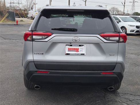 Used 2021 Toyota RAV4 XLE Premium FWD image 15