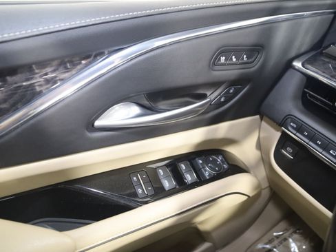 Used 2021 Cadillac Escalade ESV Premium Luxury AWD/4WD image 38