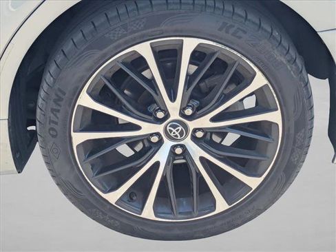 Used 2020 Toyota Camry SE FWD image 14