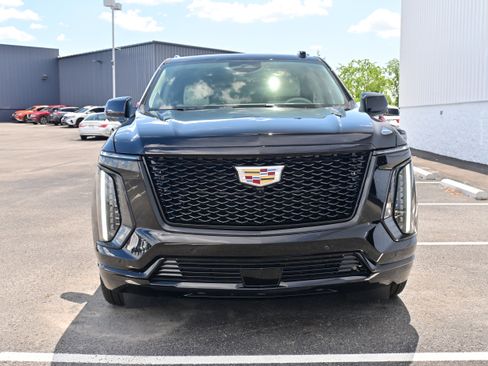 Used 2025 Cadillac Escalade Sport Platinum w/ LPO, ONYX Package image 3