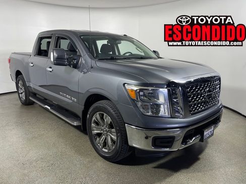 Used 2019 Nissan Titan SV w/ SV Convenience Package image 1