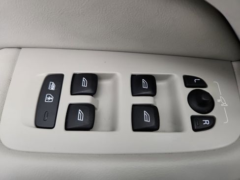 Used 2022 Volvo XC60 B5 Inscription w/ Climate Package image 11