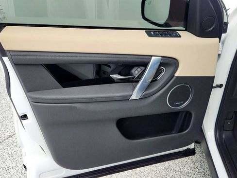 Used 2022 Land Rover Discovery Sport S image 11