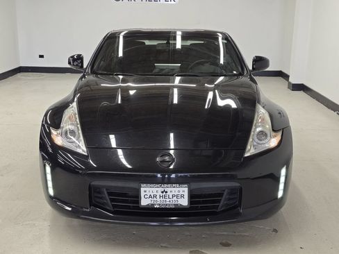 Used 2017 Nissan 370Z Coupe RWD image 2