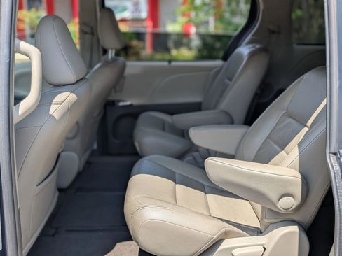 Used 2015 Toyota Sienna XLE AWD/4WD image 24