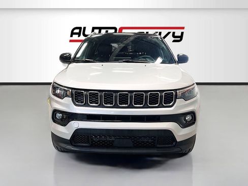 Used 2024 Jeep Compass Limited image 2