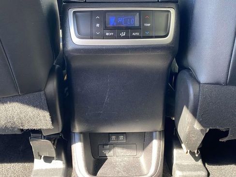 Used 2017 Toyota Highlander XLE image 11