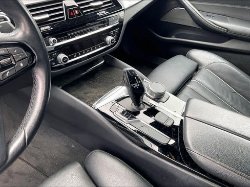 Used 2019 BMW 540i w/ Premium Package image 18