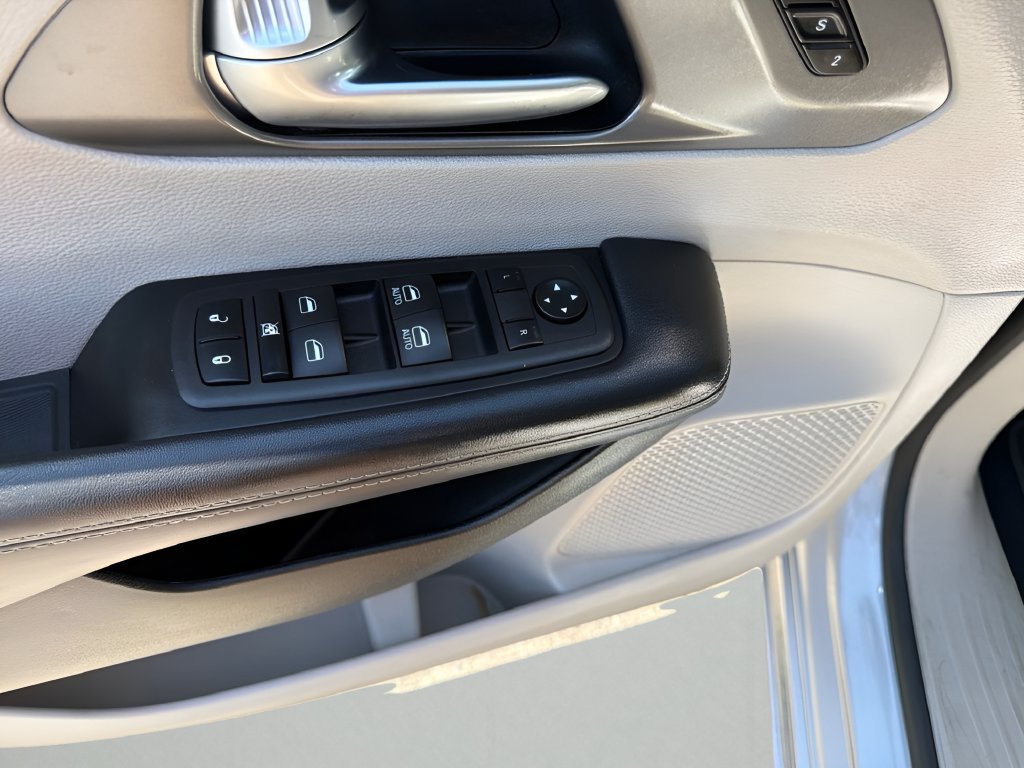 Used 2023 Chrysler Pacifica Touring-L FWD image 20