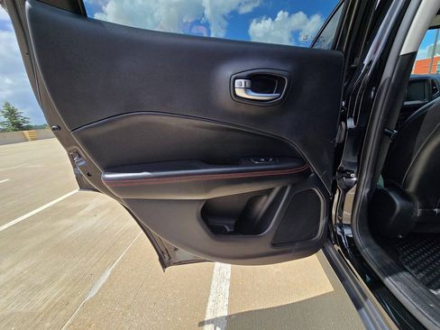 Used 2019 Jeep Compass Trailhawk w/ Cold Weather Group AWD/4WD image 23
