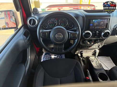 Used 2014 Jeep Wrangler Unlimited Sahara AWD/4WD image 13
